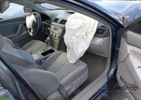 2011 Toyota Camry Le z USA, uszkodzony, nr VIN 4T1BF3EK6BU762761